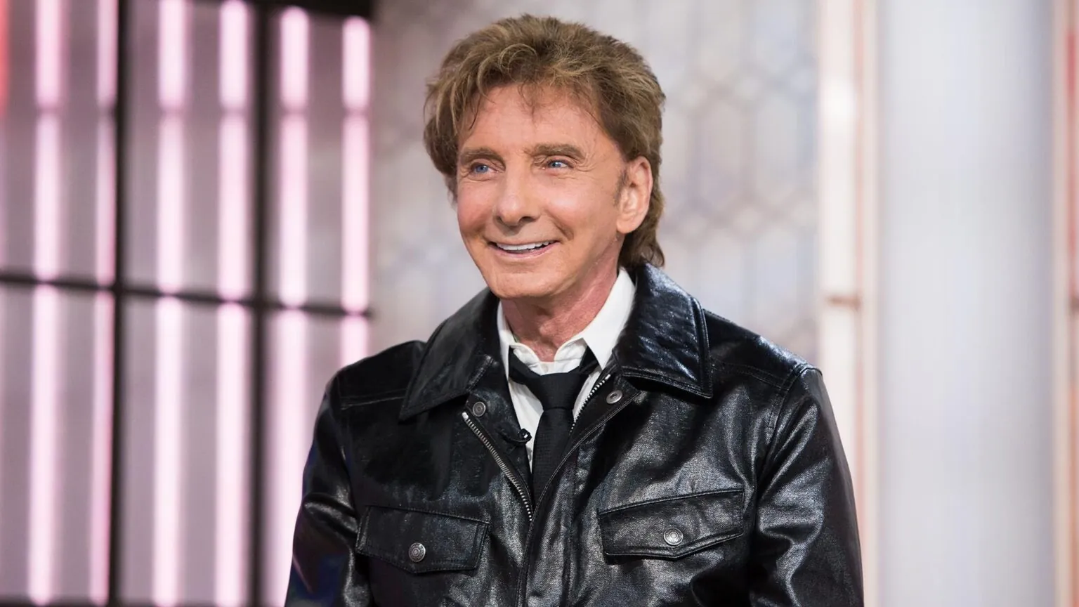 Barry Manilow Before And After: Has Barry Manilow had surgery to change ...